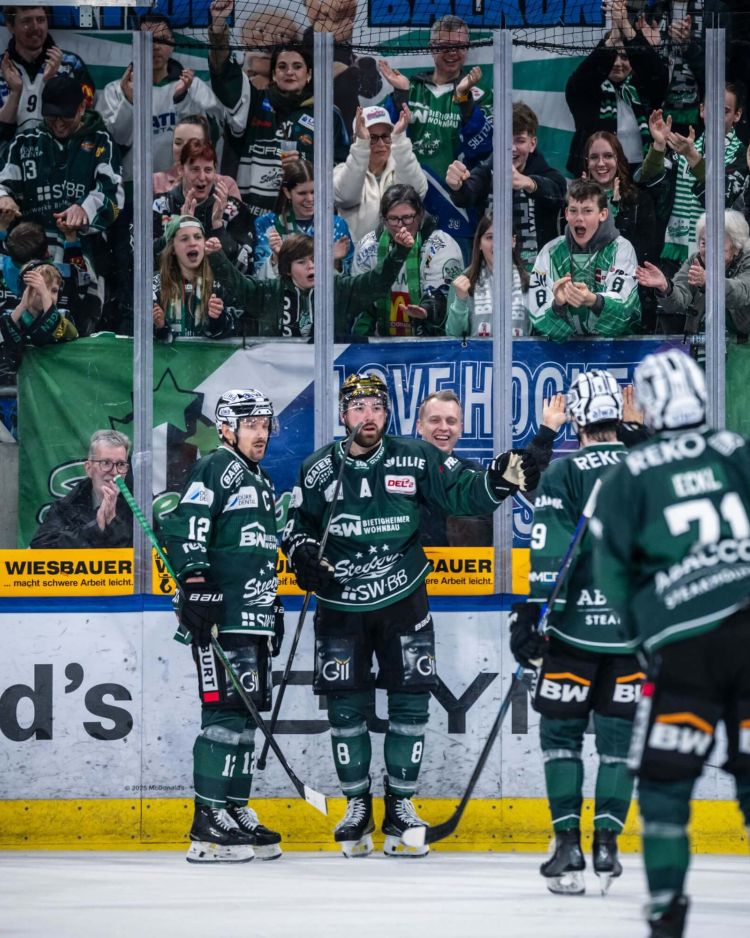 Steelers sichern sich Platz fünf vor ausverkauftem Haus