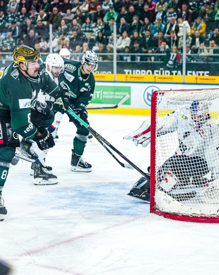 Steelers fegen Weiden mit 6:1 vom Eis