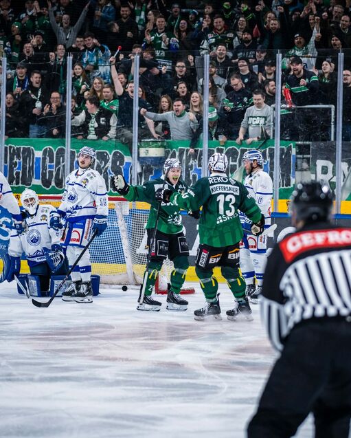 Steelers feiern Kantersieg gegen den SC Riessersee