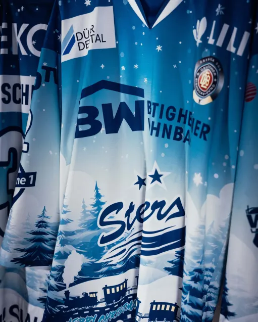 Versteigerung der Weihnachtstrikots gestartet