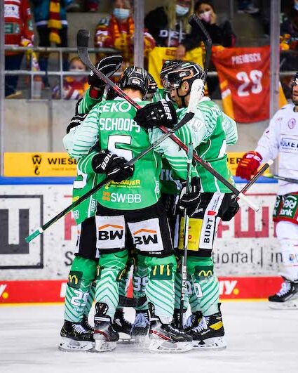 Riley Sheen on Fire – Steelers gewinnen mit 5:2 gegen Düsseldorf