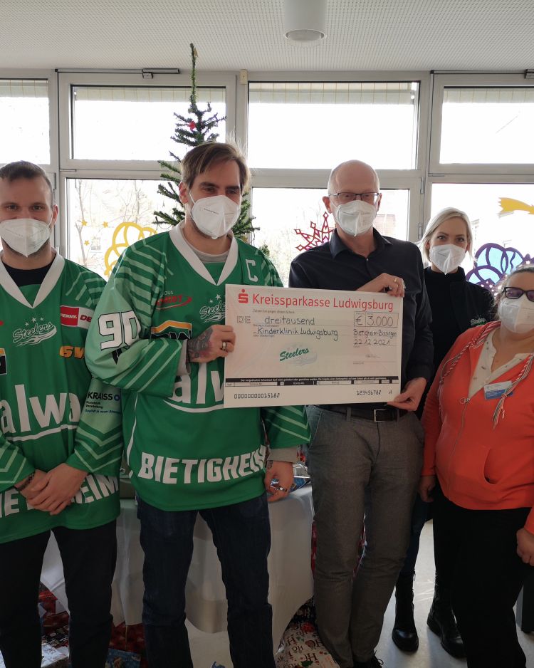 Steelers machen Kinderklinik Ludwigsburg ein besonderes Weihnachtsgeschenk