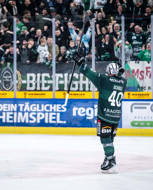 Tim Schüle bleibt Zuhause