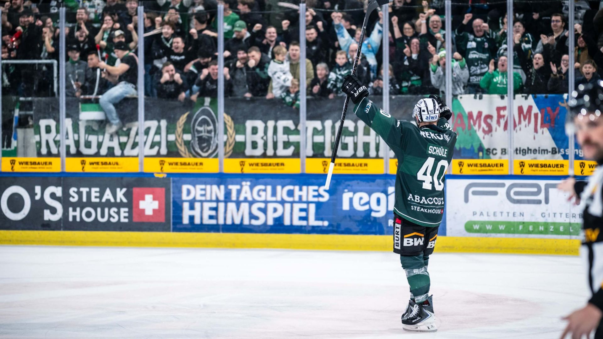 Tim Schüle bleibt Zuhause