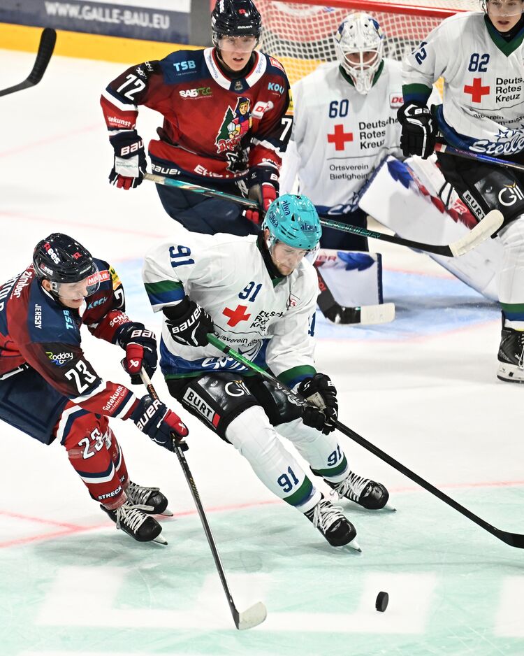 Versteigerung der weißen Pre-Season Trikots
