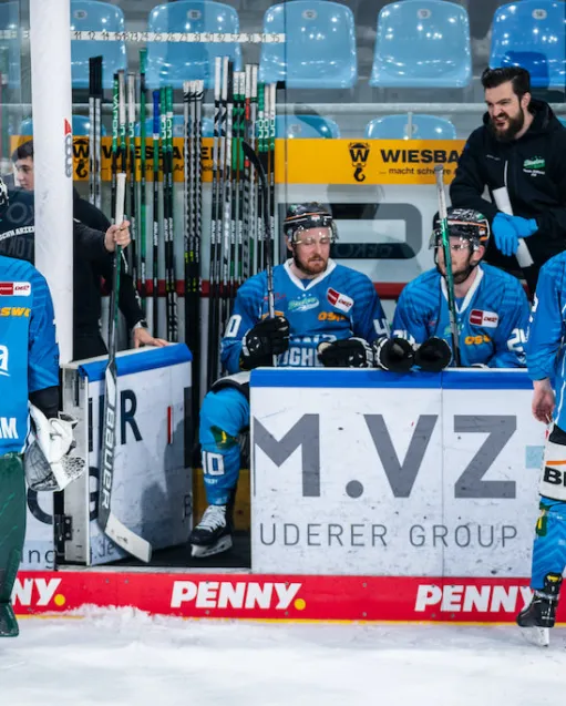 Versteigerung der Ausweich-Gamer (blaue Trikots)